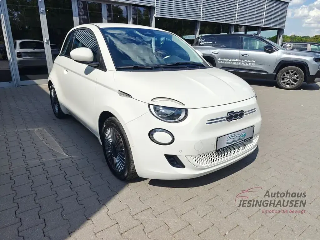 Gebraucht Fiat 500e 86 kW (118 PS) 2024 Arktis weiß Kleinwagen