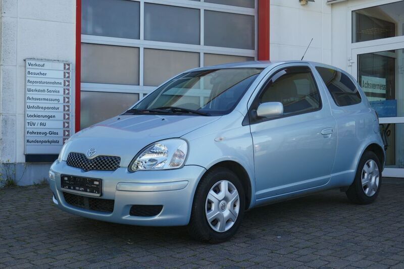 Blau Gebraucht 2004 Toyota Yaris Sol Limousine | 3.500 € (Fairer Preis) - Bild 1/2