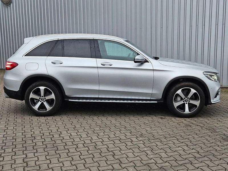 Gebraucht Mercedes GLC300 245 PS (180 kW) 2018 Silber SUV