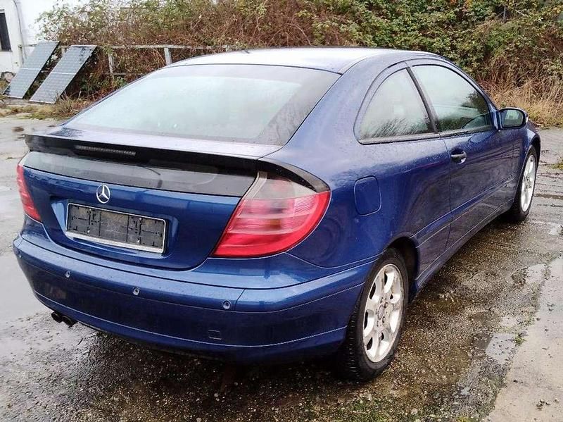 Gebraucht Mercedes C180 143 PS (105 kW) 2002 Jaspisblau  metalliclack Coupé