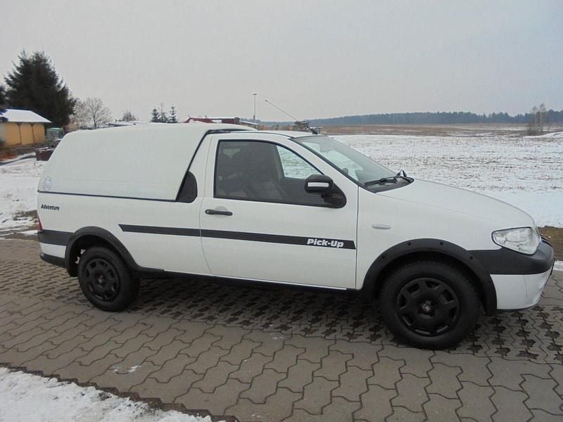 Second-hand Fiat Strada 84 CP (61 kW) 2011 Alb Pickup