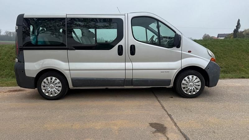 Second-hand Renault Traffic 2006 Gri Monovolum