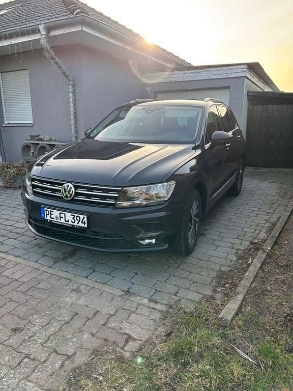 Gebraucht VW Tiguan Sound 150 PS (110 kW) 2017 Grau SUV