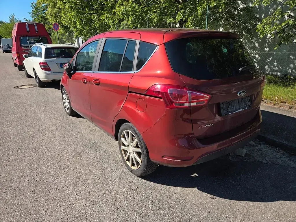 Używany Ford B-MAX Individual 125 KM (91 kW) 2015 Czerwony Minivan