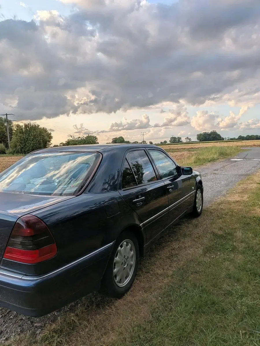 Gebraucht Mercedes C200 136 PS (100 kW) 1998 Blau Limousine