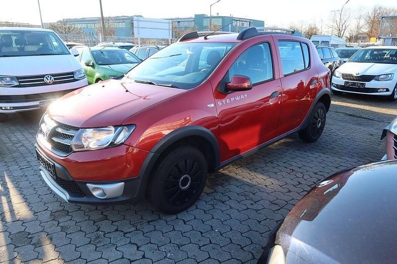 Rot Gebraucht 2016 Dacia Sandero Prestige Limousine | 6.990 € (Guter Preis) - Bild 1/4