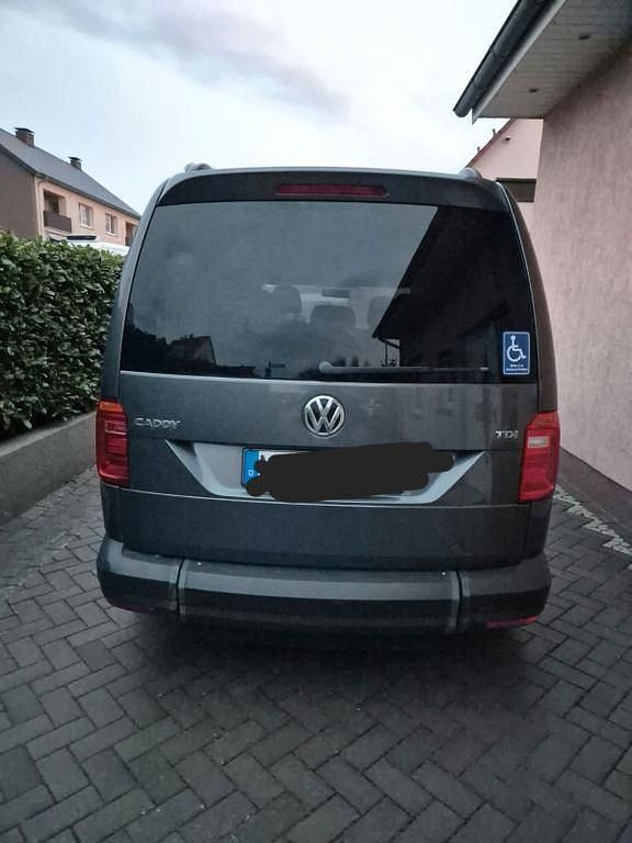 Gebraucht VW Caddy Maxi 102 PS (75 kW) 2018 Grau Van / Kleinbus
