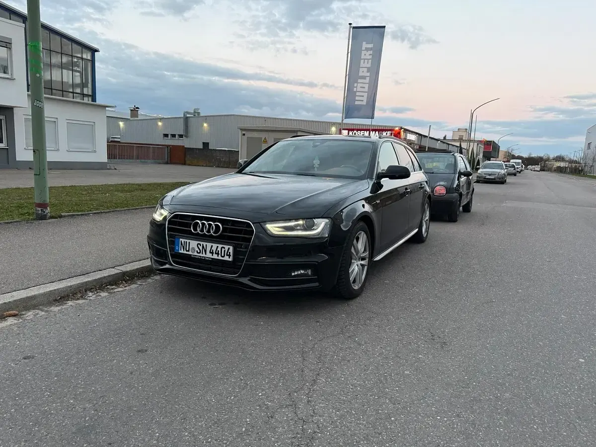 Gebraucht Audi A4 177 PS (130 kW) 2014 Schwarz Kleinwagen