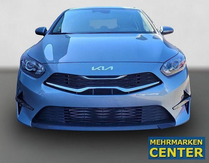 Neu Kia Ceed 140 PS (102 kW) 2025 Silber Kleinwagen