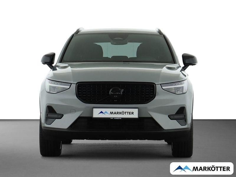 Neu Volvo XC40 Plus 163 PS (119 kW) 2025 Vapour grey SUV