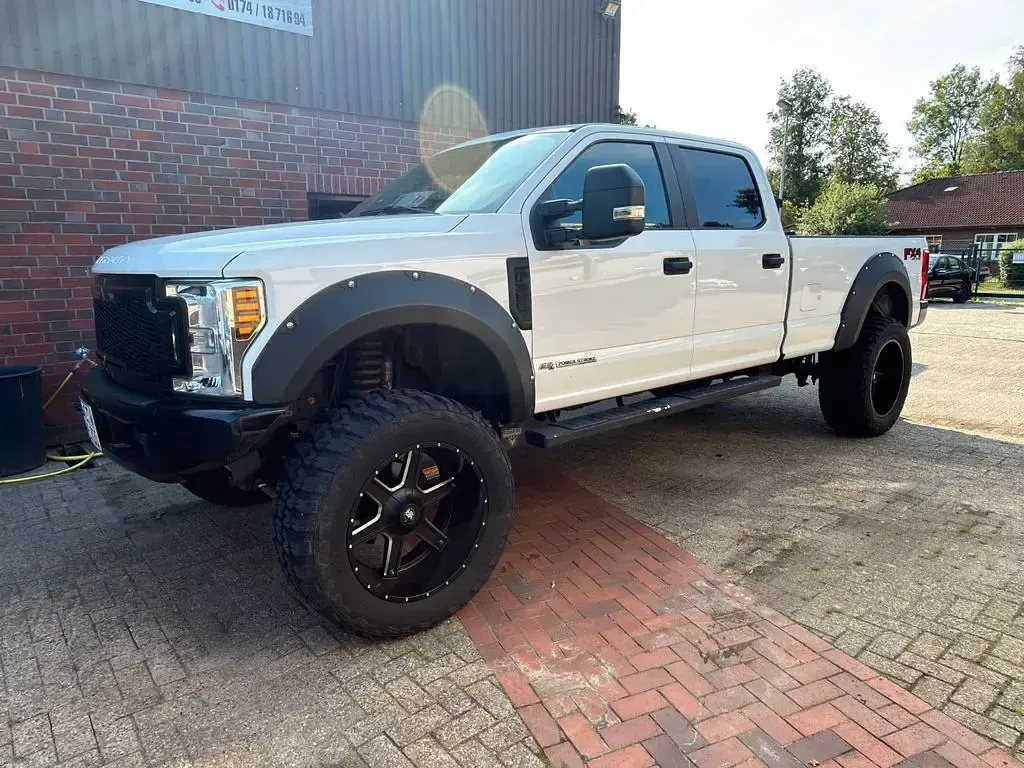 Gebraucht Ford V8 441 PS (324 kW) 2019 Weiß Pickup
