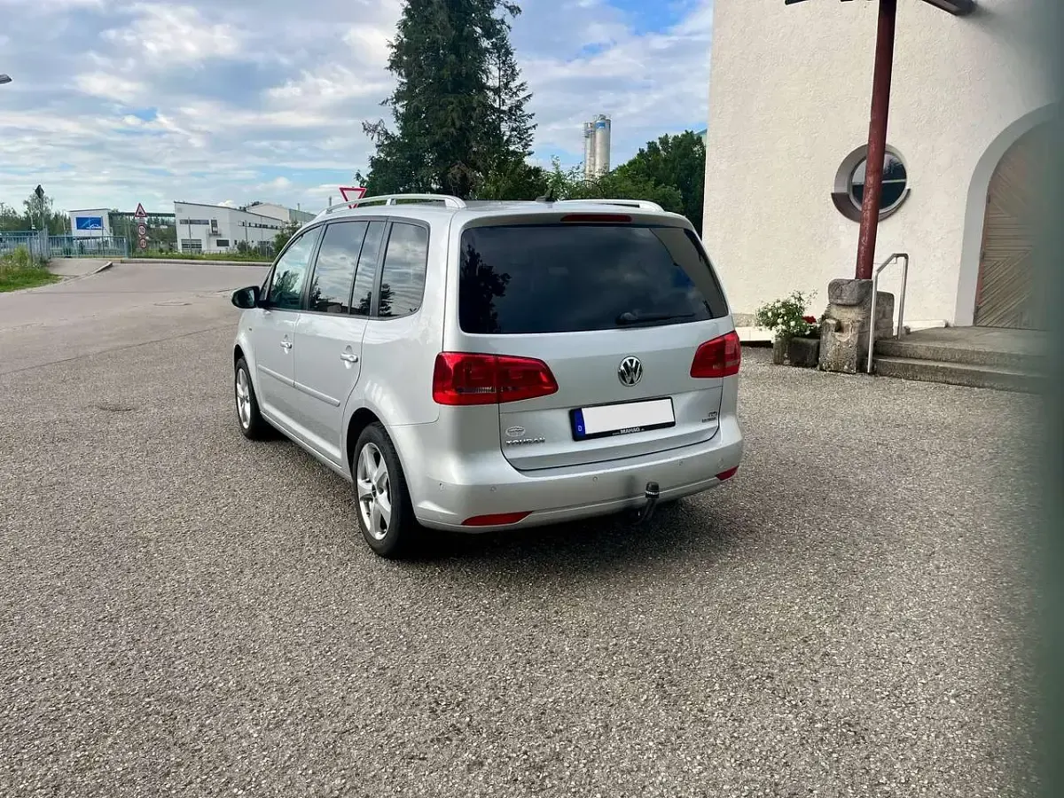 Gebraucht VW Touran Life 105 PS (77 kW) 2013 Silber Van / Kleinbus