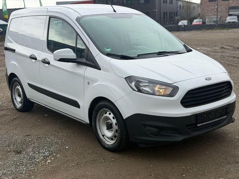 Gebraucht Ford Transit Basis 101 PS (74 kW) 2018 Weiß Van / Kleinbus