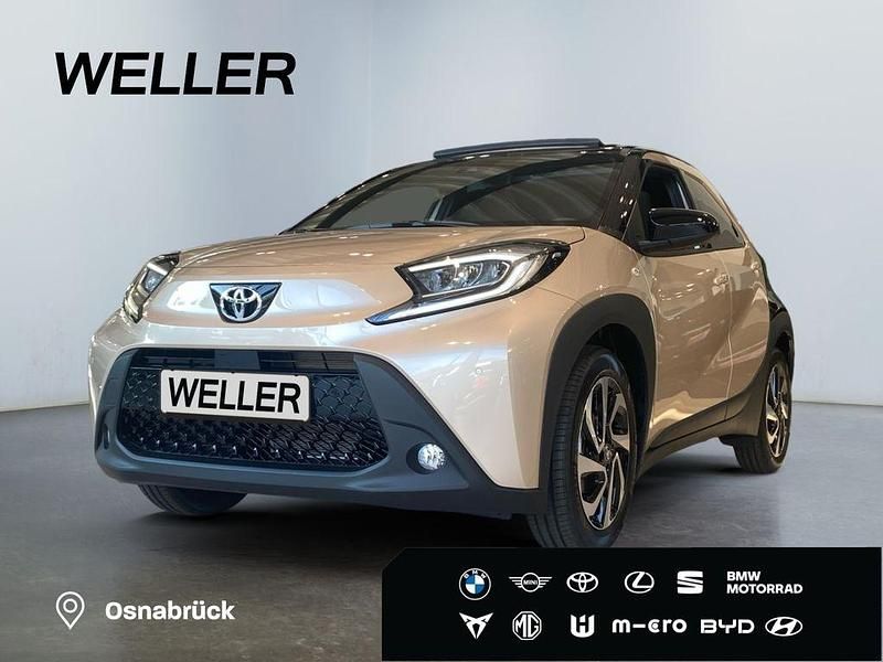 Beige Neu 2025 Toyota Aygo Kleinwagen | 20.990 € - Bild 1/3