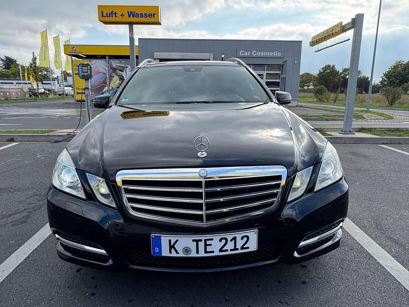 Gebraucht Mercedes E200 136 PS (100 kW) 2011 Schwarz Kombi