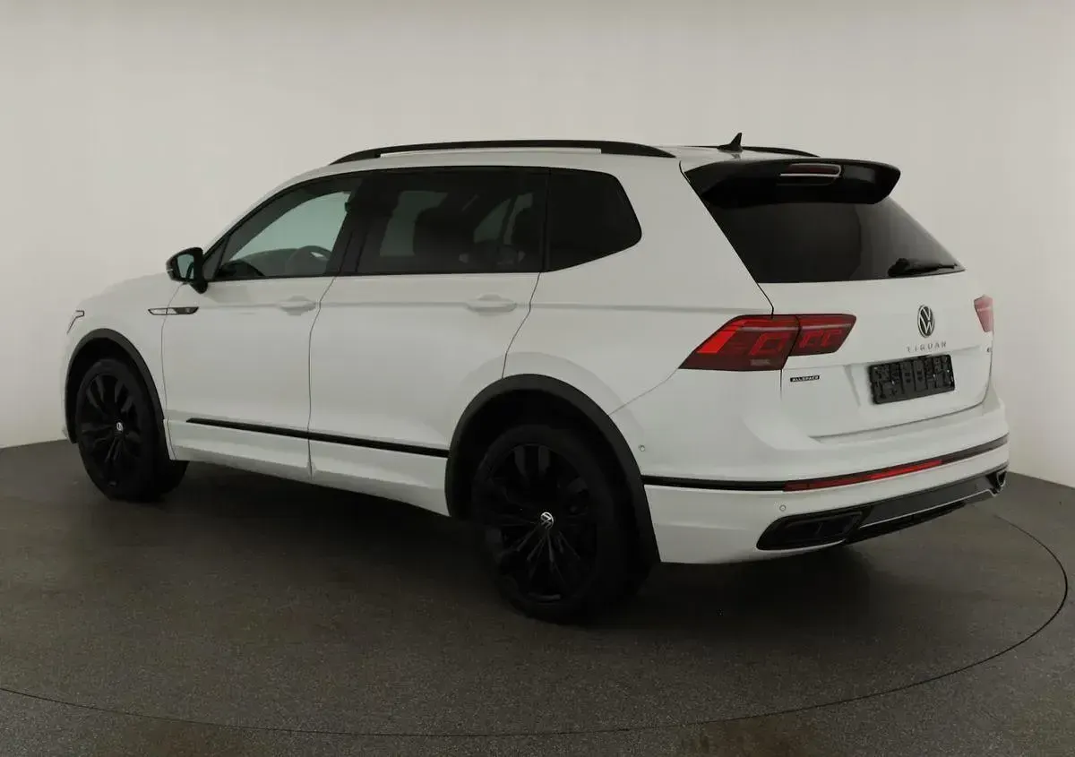 Gebraucht VW Tiguan Allspace R-line 190 PS (139 kW) 2023 Oryxweiß perlmutteffekt SUV