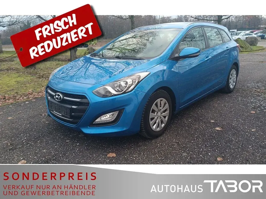 Gebraucht Hyundai i30 Trend 110 PS (80 kW) 2017 Ara blue Kombi