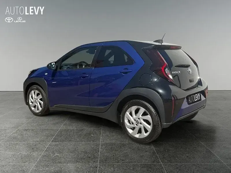 Gebraucht Toyota Aygo X Comfort 72 PS (52 kW) 2022 Juniper blue metallic/ night sky black SUV