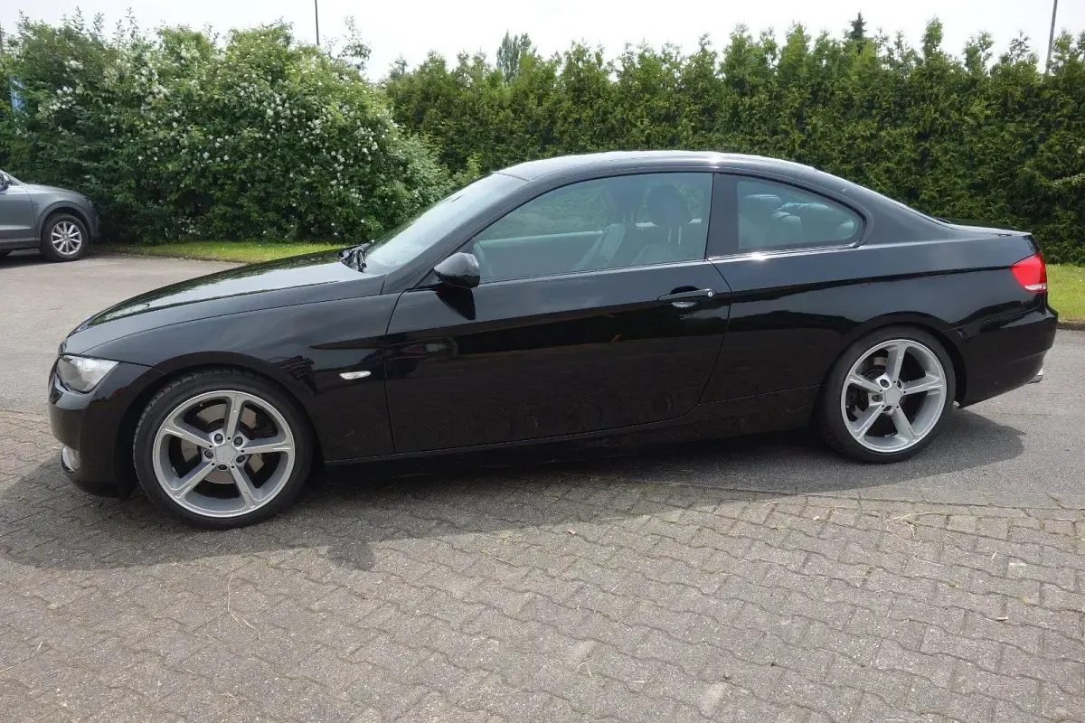 Gebraucht BMW 325 217 PS (159 kW) 2007 Schwarz Coupé