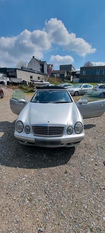 Second-hand Mercedes CLK220 2000 Argintiu Cabrio