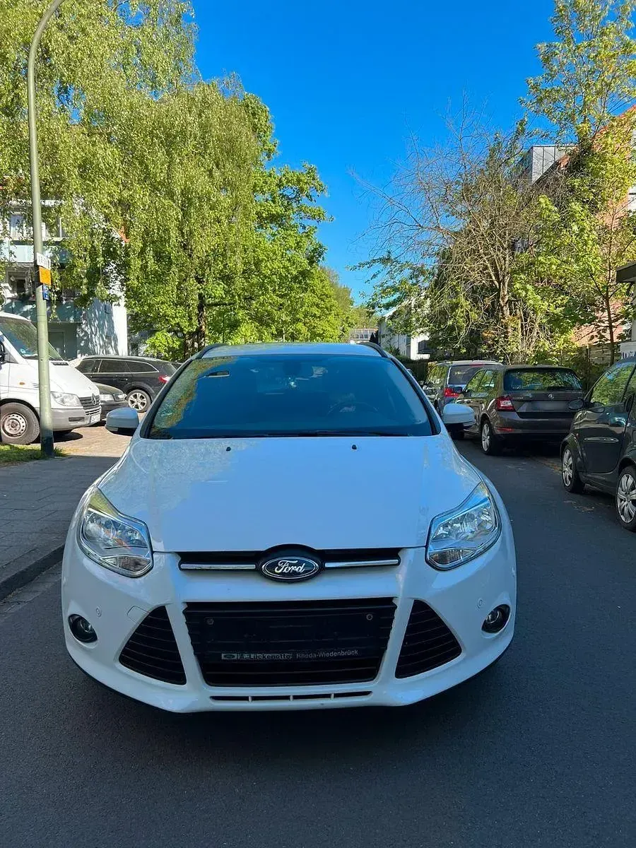 Second-hand Ford Focus SYNC Edition 101 CP (74 kW) 2013 Alb Break