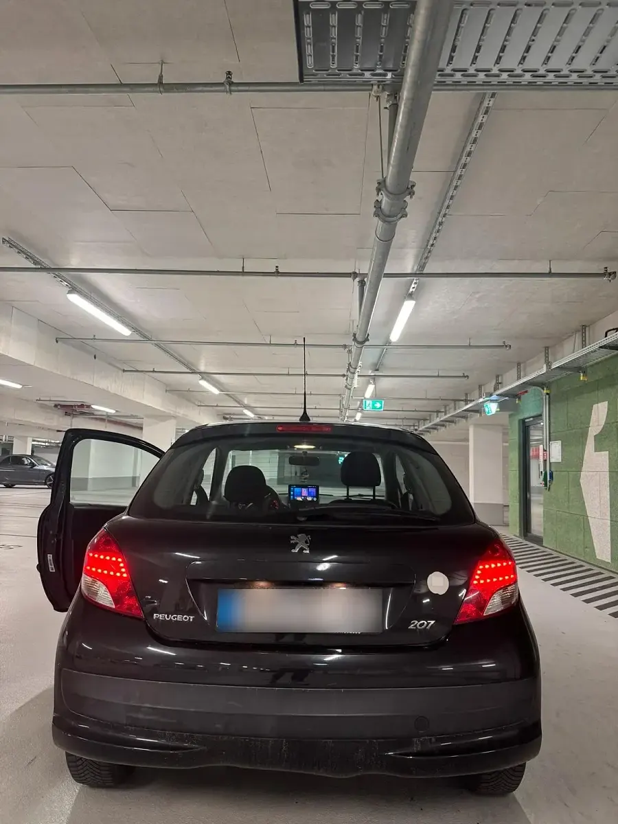 Gebraucht Peugeot 207 75 PS (55 kW) 2010 Schwarz Kleinwagen