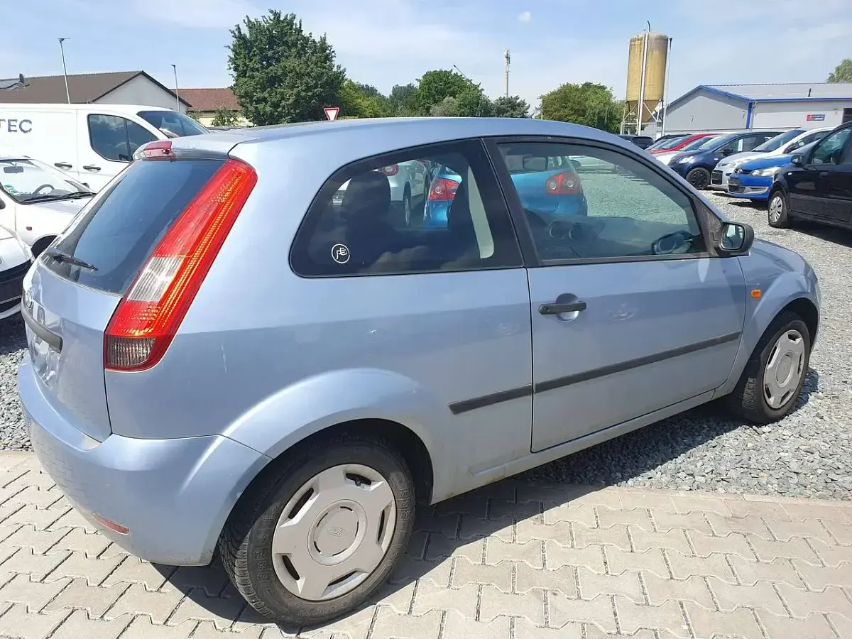 Gebraucht Ford Fiesta Trend 69 PS (50 kW) 2005 Blau Kleinwagen