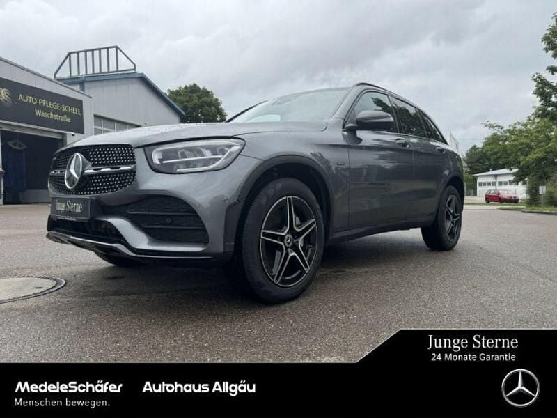Lack selenitgrau (metallic) Gebraucht 2021 Mercedes GLC300e AMG SUV | 36.870 € (Etwas zu teuer) - Bild 1/4