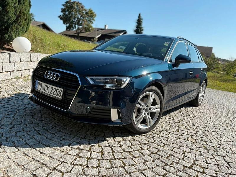 Blau Gebraucht 2017 Audi A3 Sport Limousine | 17.800 € (Teuer) - Bild 1/4