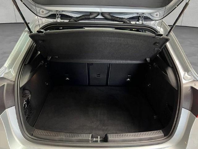 Silber Gebraucht 2024 Mercedes A200 Advanced Plus Limousine | 31.700 € (Fairer Preis) - Bild 1/4