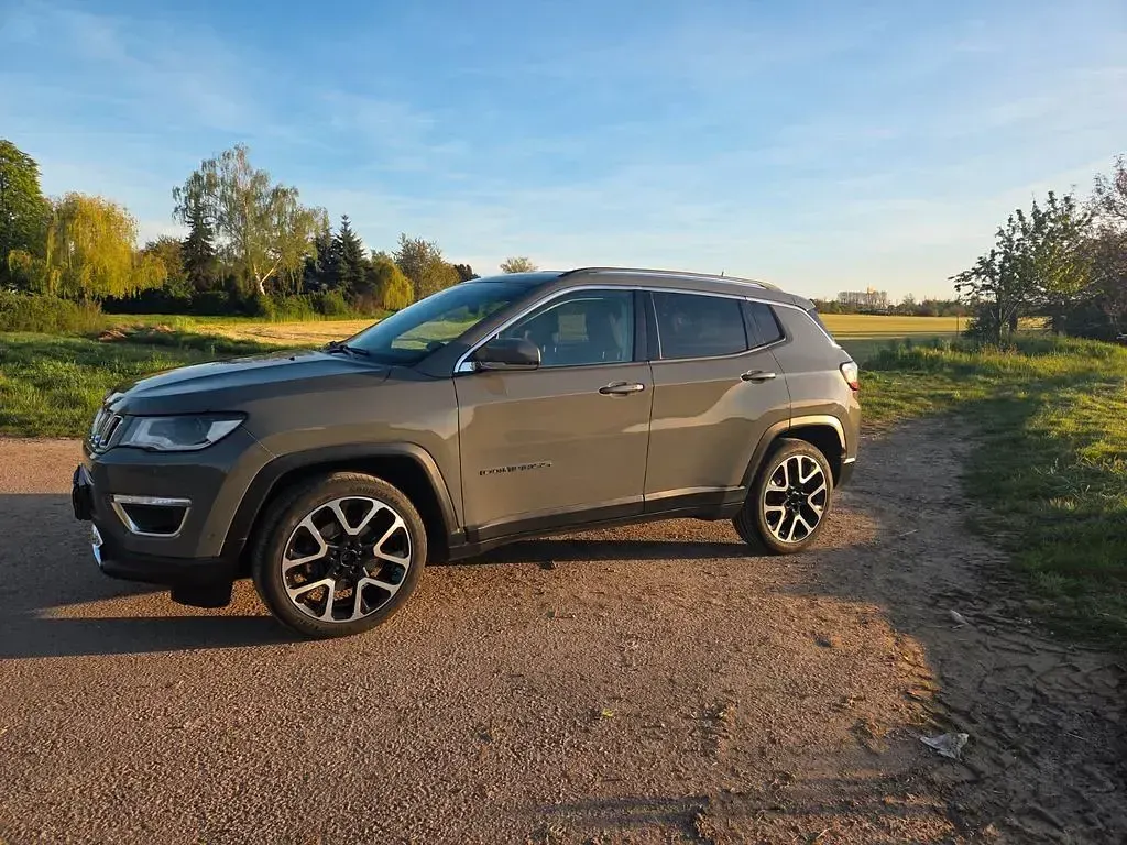 Gebraucht Jeep Compass Limited 150 PS (110 kW) 2021 Andere farben SUV