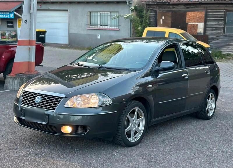 Silber Gebraucht 2006 Fiat Croma Kombi | 700 € - Bild 1/4