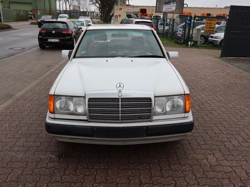Gebraucht Mercedes E230 132 PS (97 kW) 1989 Weiß Limousine