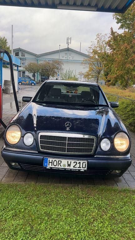 Blau Gebraucht 1995 Mercedes E230 Elegance Limousine | 9.000 € - Bild 1/4
