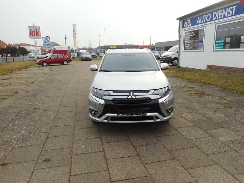 Silber Gebraucht 2019 Mitsubishi Outlander P-HEV Plus SUV | 17.980 € (Guter Preis) - Bild 1/4