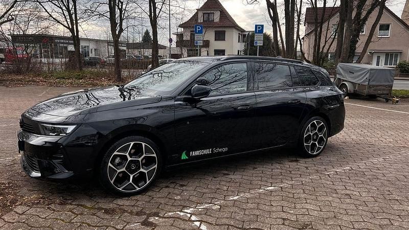 Gebraucht Opel Astra 131 PS (96 kW) 2025 Schwarz Kombi