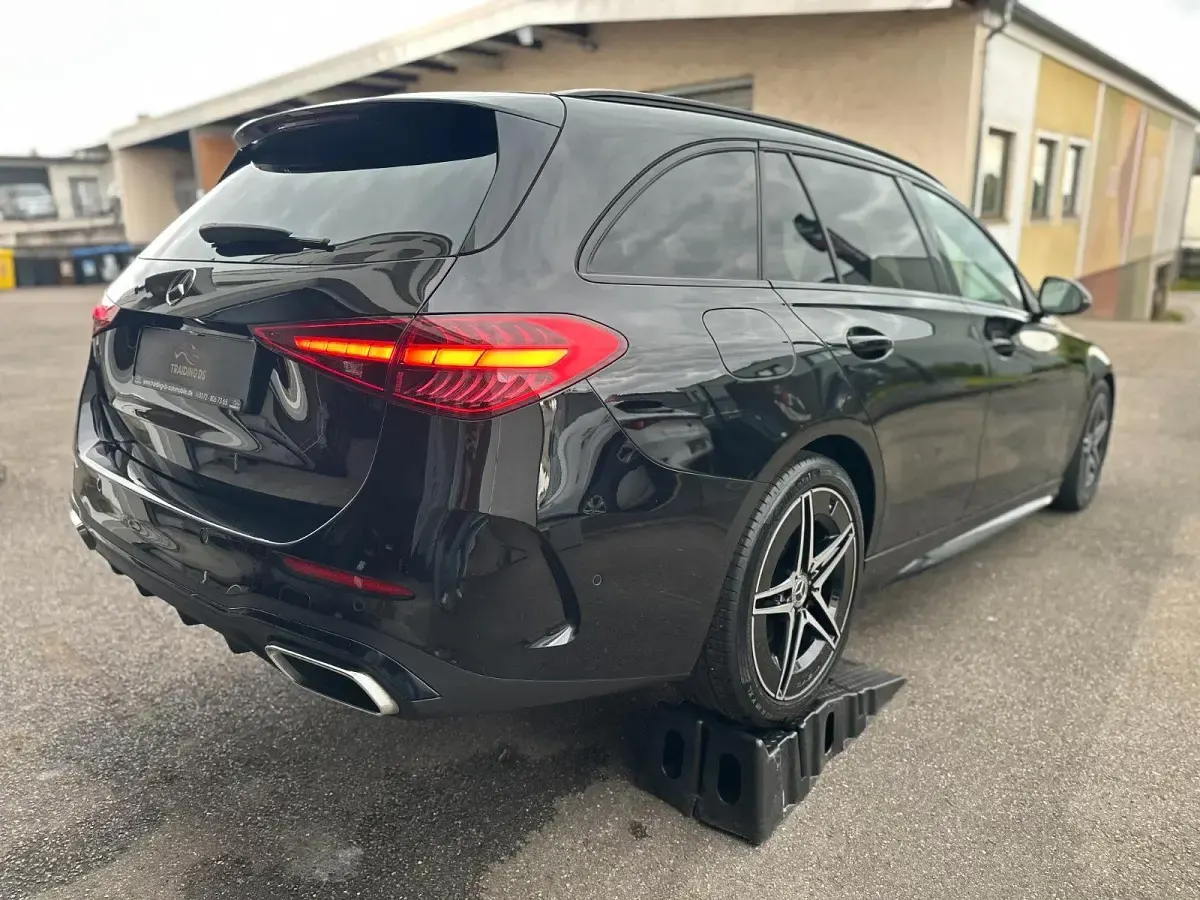 Gebraucht Mercedes C200 AMG line 163 PS (119 kW) 2023 Schwarz/baltic black Kombi