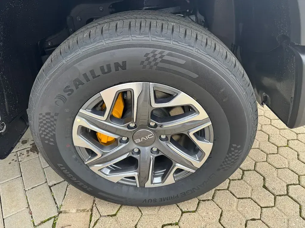 Neu Baic BJ40 162 PS (119 kW) 2026 Grau SUV