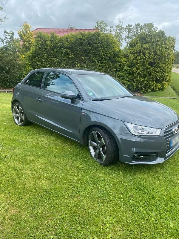 Gebraucht Audi A1 95 PS (69 kW) 2016 Grau Kleinwagen