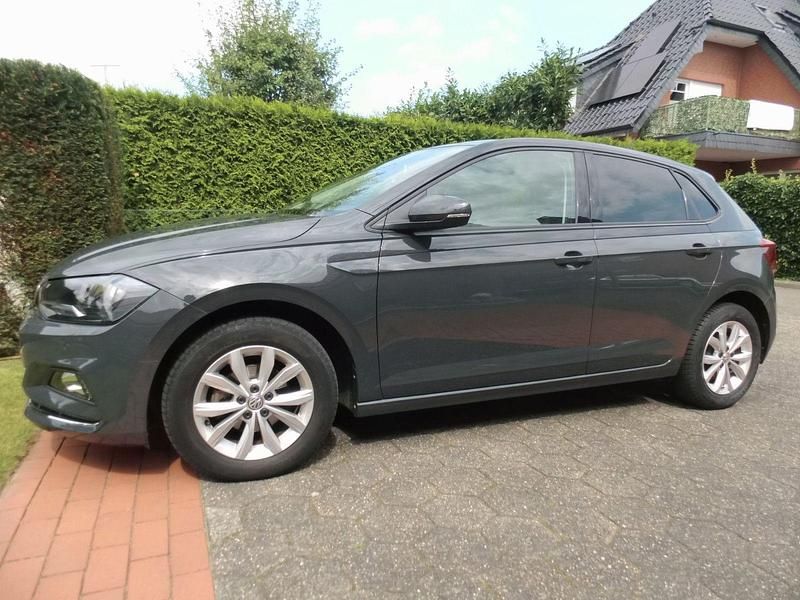 Grau Gebraucht 2018 VW Polo Highline Kleinwagen | 14.500 € (Fairer Preis) - Bild 1/4