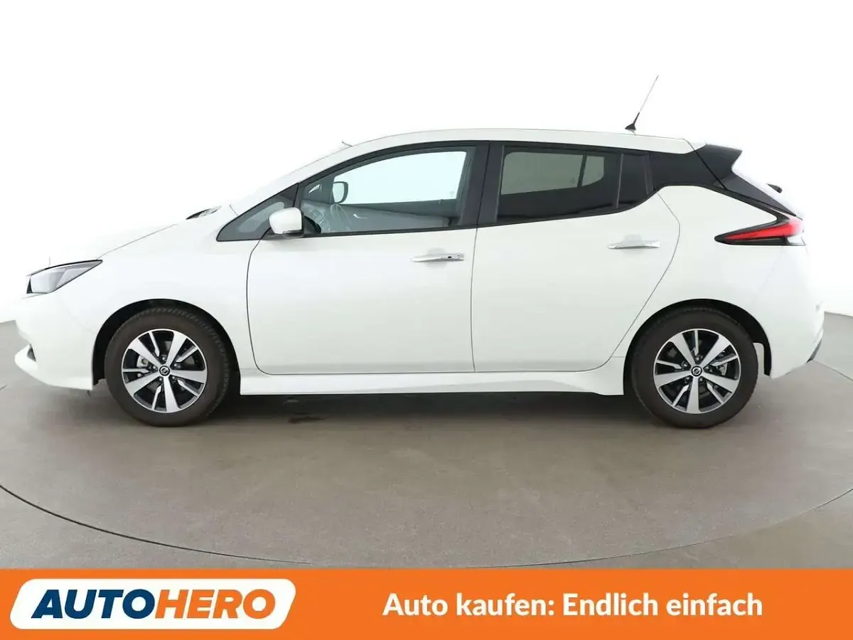 Gebraucht Nissan Leaf Acenta 110 kW (150 PS) 2022 Weiß Kleinwagen