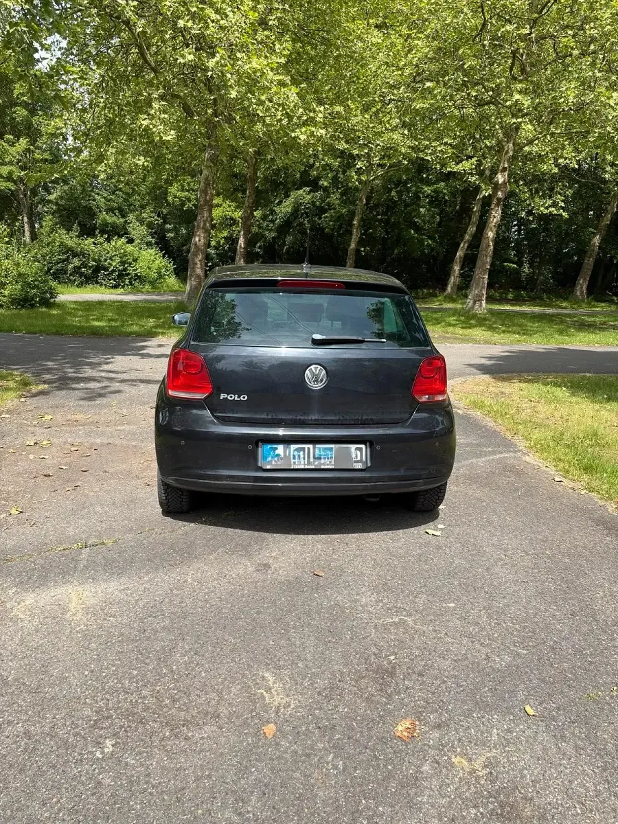 Käytetty VW Polo 70 HP (51 kW) 2011 Musta Viistoperä