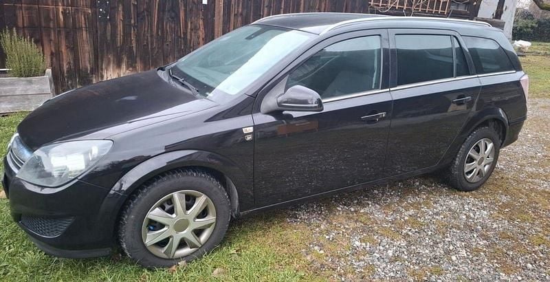 Schwarz Gebraucht 2010 Opel Astra Kombi | 3.950 € (Fairer Preis) - Bild 1/4