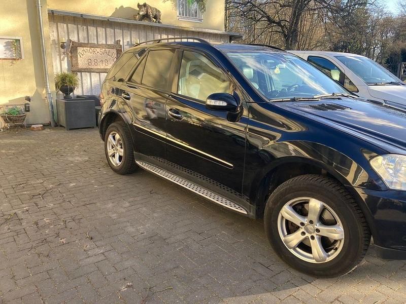 Gebraucht Mercedes ML320 224 PS (164 kW) 2008 Schwarz SUV
