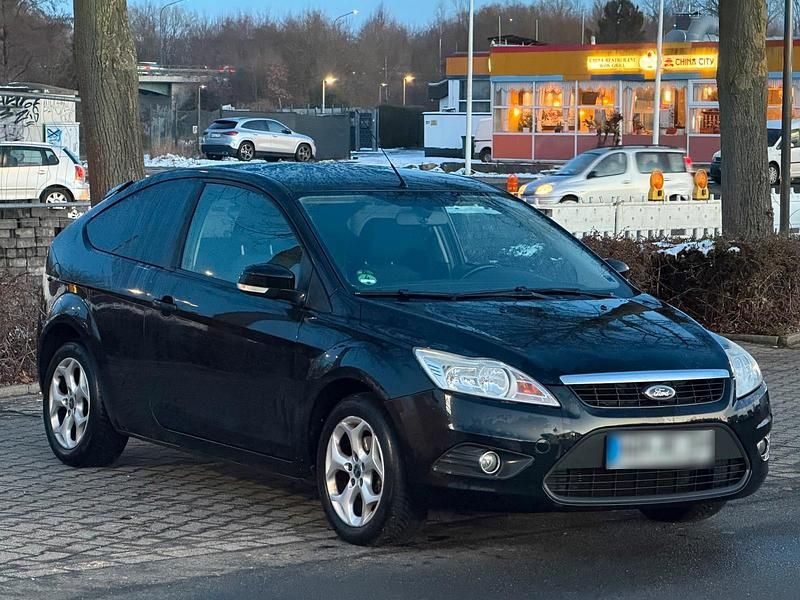 Gebraucht Ford Focus 105 PS (77 kW) 2010 Schwarz Limousine