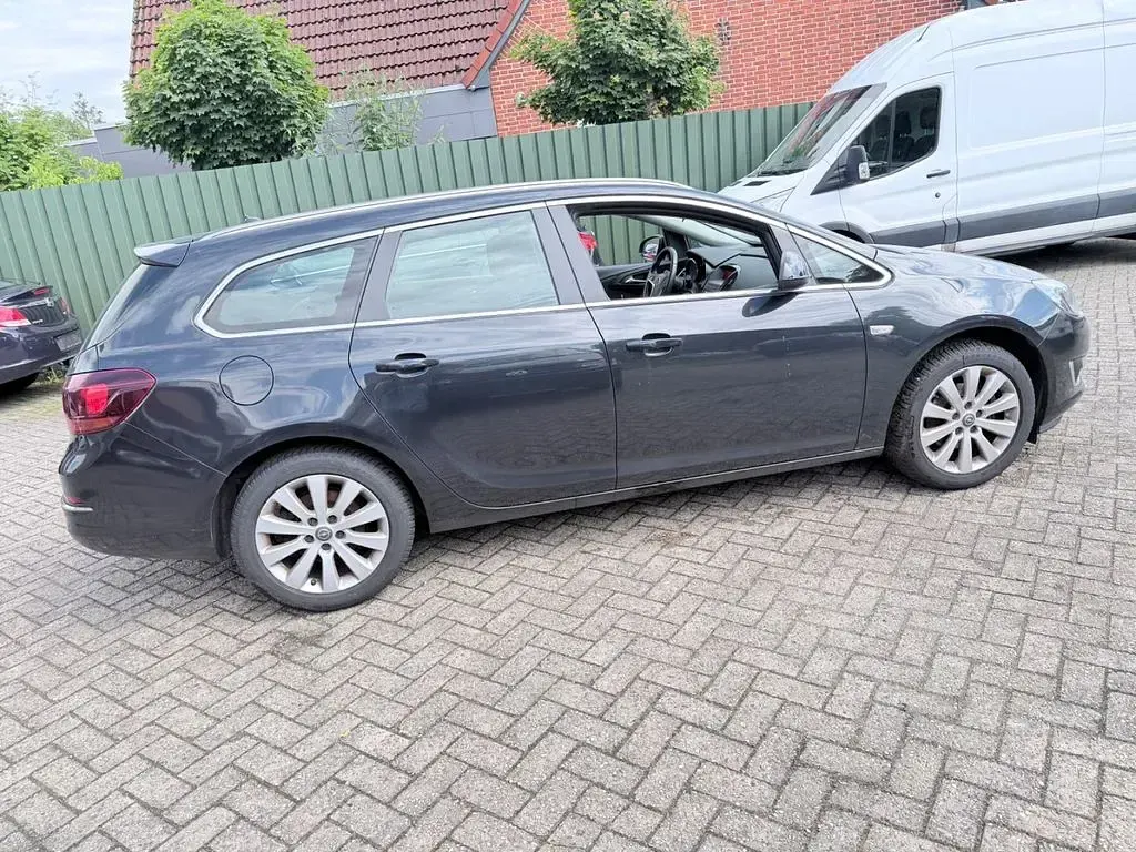 Gebraucht Opel Astra Exklusiv 136 PS (100 kW) 2015 Schwarz Kombi