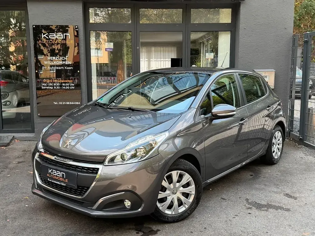 Gebraucht Peugeot 208 Active 83 PS (61 kW) 2019 Platiniumgrau/metallic Kleinwagen