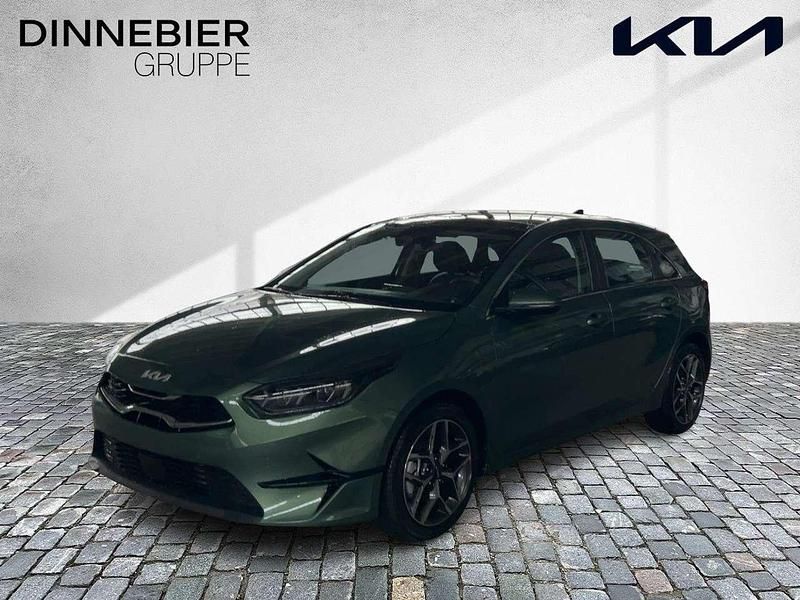 Neu Kia Ceed Spirit 140 PS (102 kW) 2025 Yucca stahlgrau metallic Kleinwagen