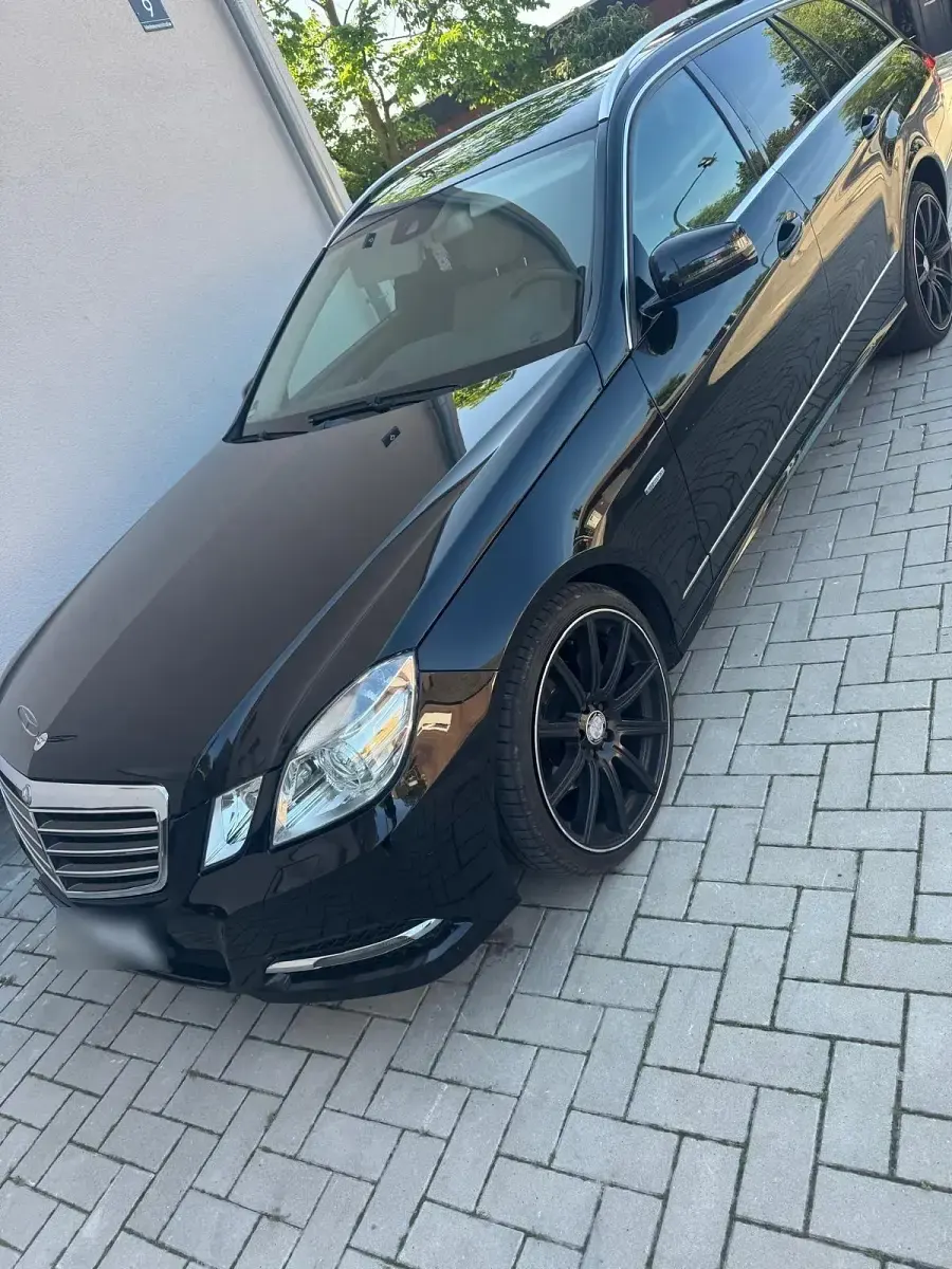 Gebraucht Mercedes E220 Avantgarde 170 PS (125 kW) 2011 Schwarz Kombi