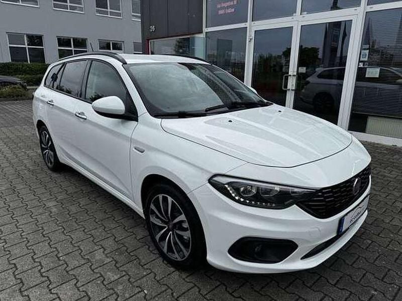Weiß Gebraucht 2019 Fiat Tipo Business Limousine | 8.980 € (Fairer Preis) - Bild 1/4